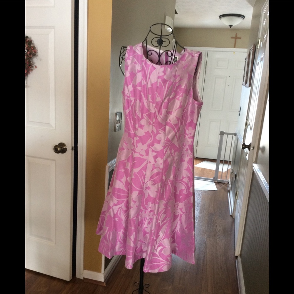 Gorgeous summer dress in pink and silver.